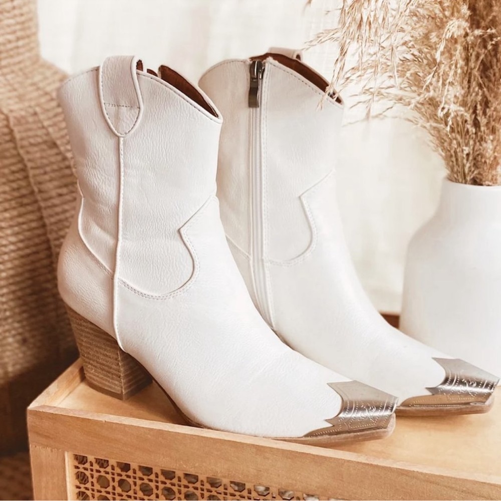 NEW White PU Leather Metal Cap Toe Block Heel Cowgirl Cowboy Western Ankle Boots